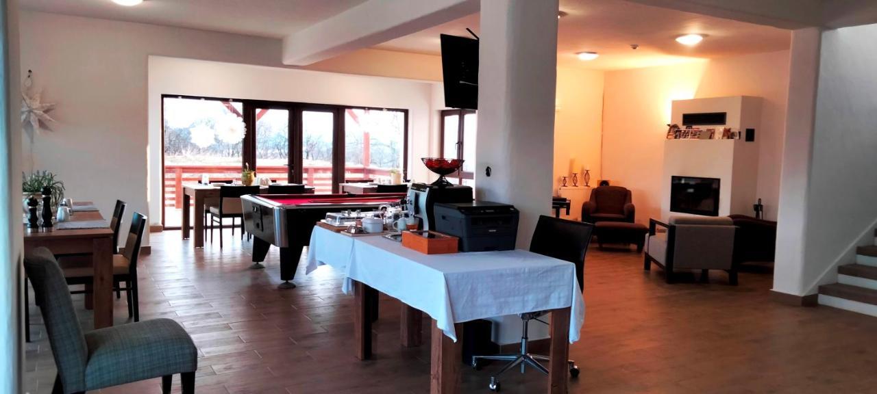Casa Comilor Bed & Breakfast Surdesti  Exterior photo
